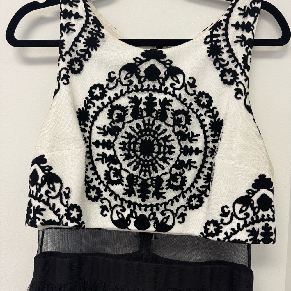 Betsy & Adam Black and White Sleeveless Maxi Dress